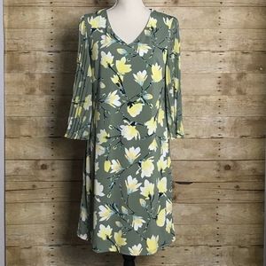 CHARMING CHARLIE SIZE MEDIUM LARGE FLORAL PRINT BELL SLEEVE V-NECK DRESS